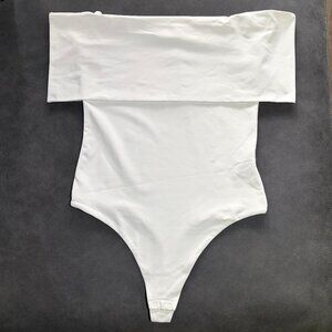 GREAT Condition Women Small Aritzia Contour Off-Shoulder Bodysuit White